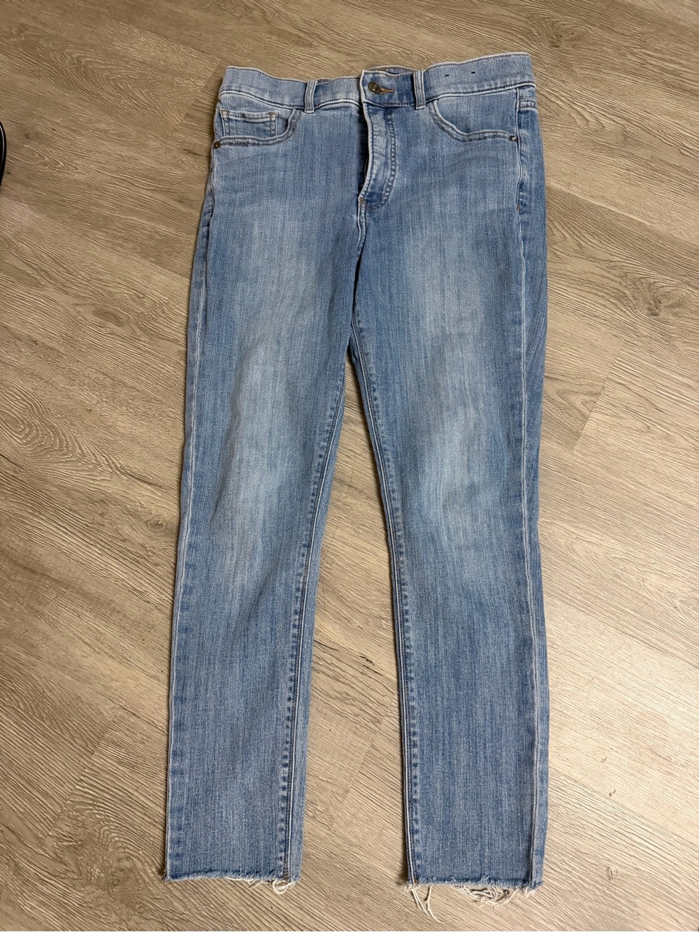 Express Cropped Skinny High Rise Jeans Size 8R Light Wash Raw Hem